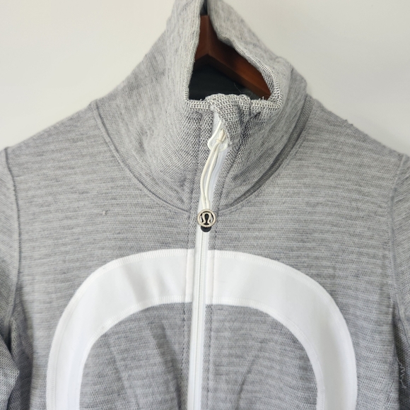 Lululemon In Stride Jacket Gray with White Logo Size 4 - Picture 2 of 9